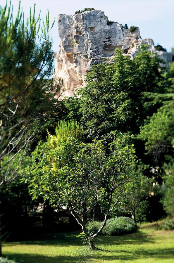 Отель Baumaniere - Les Baux De Provence Экстерьер фото