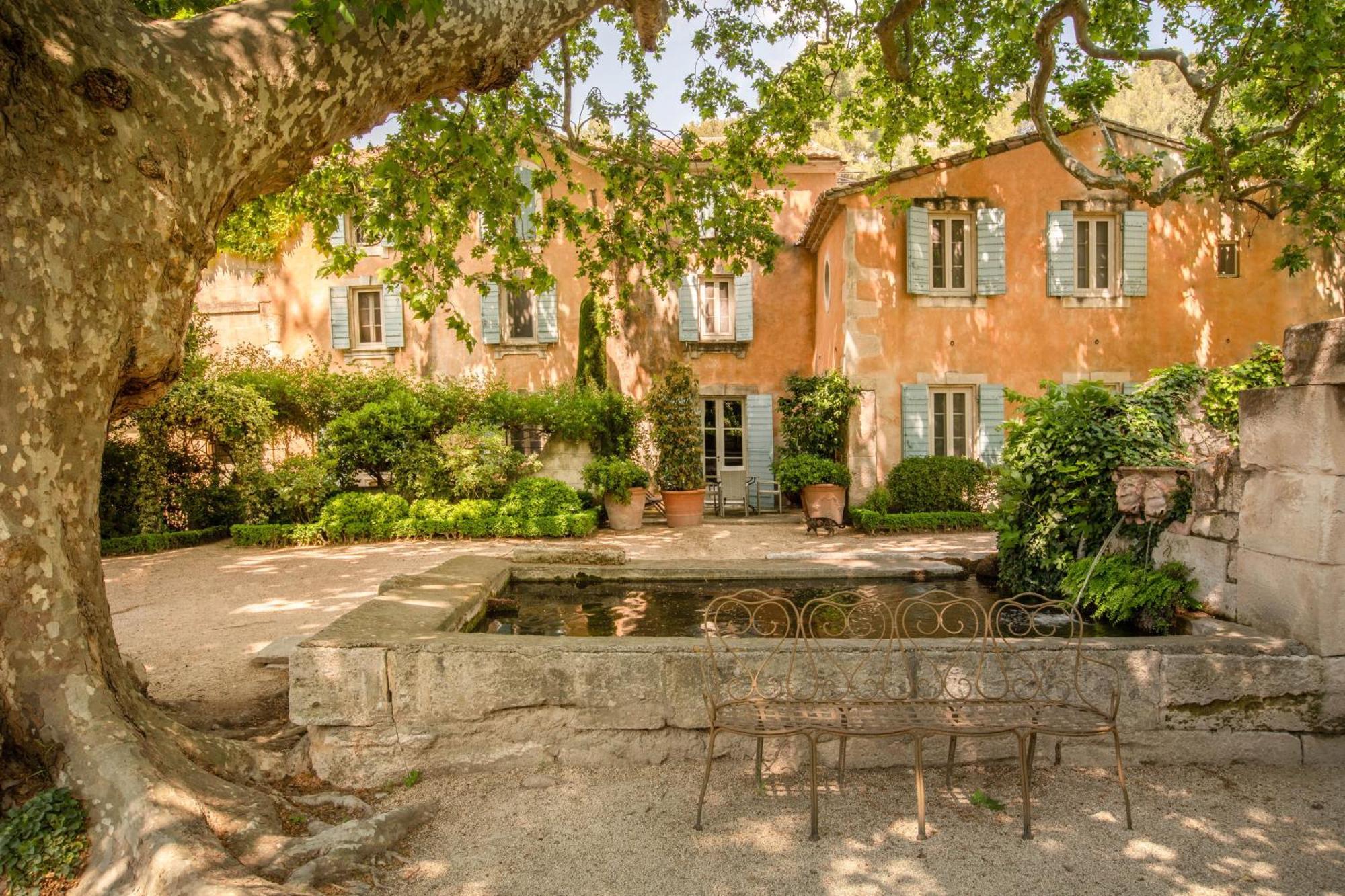 Отель Baumaniere - Les Baux De Provence Экстерьер фото