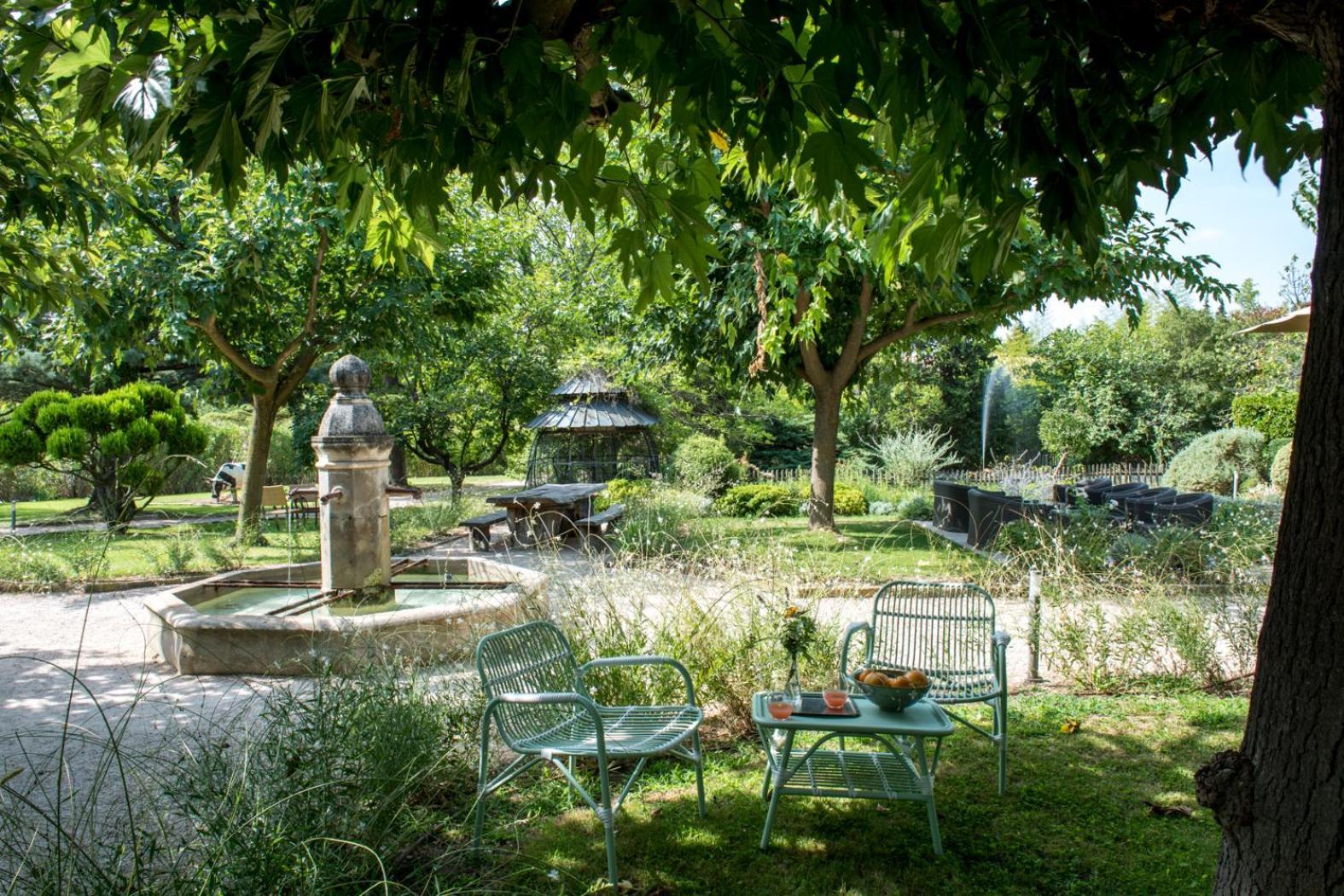 Отель Baumaniere - Les Baux De Provence Экстерьер фото