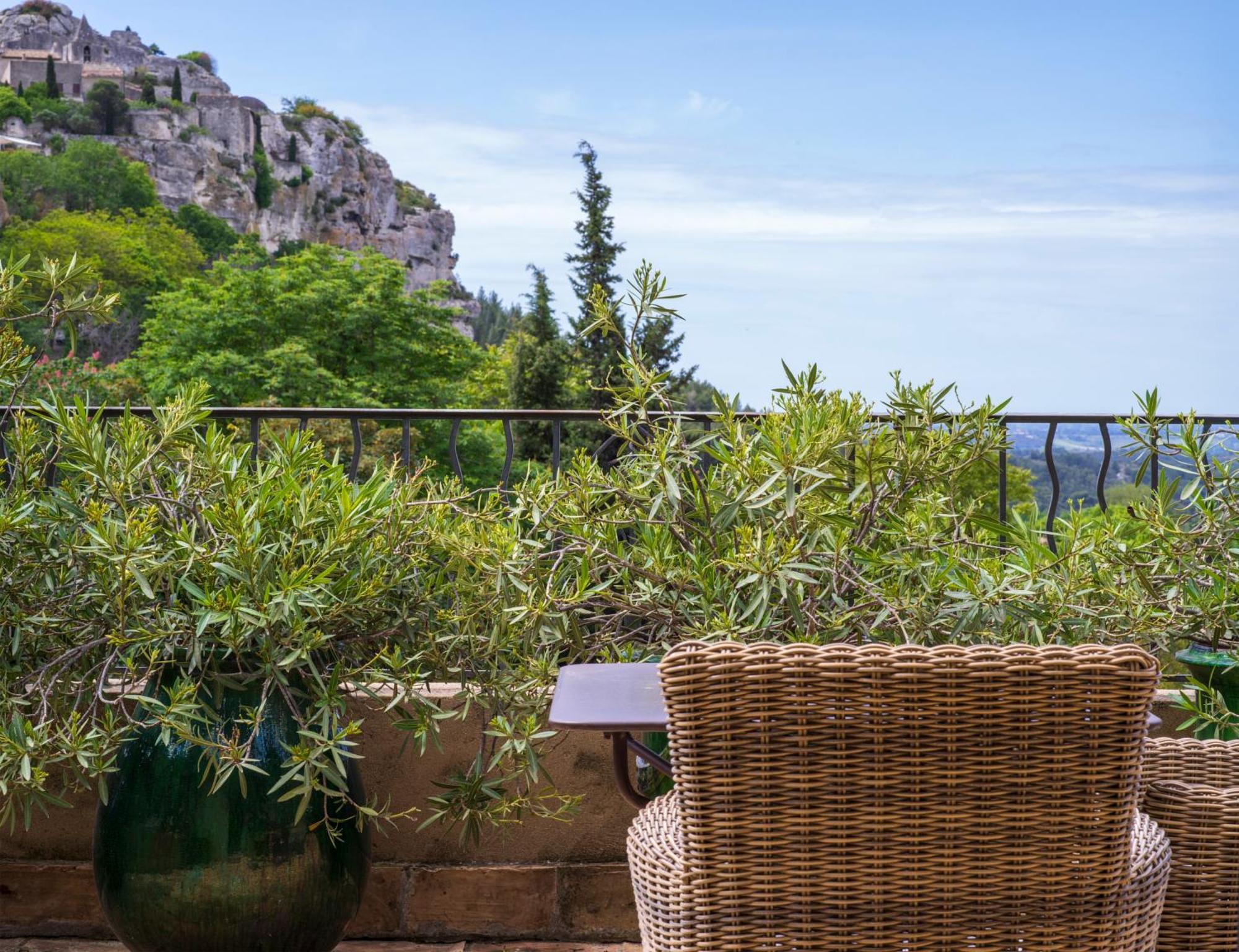 Отель Baumaniere - Les Baux De Provence Экстерьер фото
