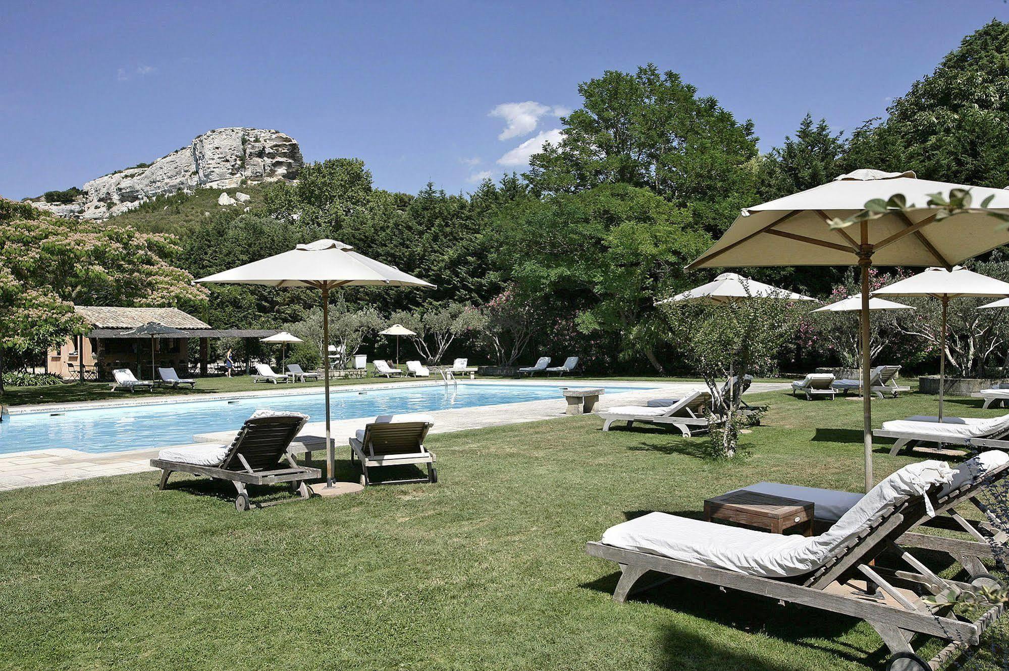Отель Baumaniere - Les Baux De Provence Экстерьер фото